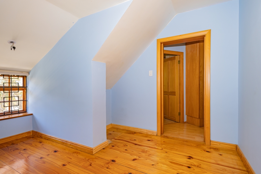 5 Bedroom Property for Sale in Langerug Western Cape